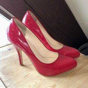 Audrey Brooke Bracelet2 red shiny stiletto pumps